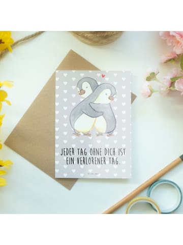 Mr. & Mrs. Panda Grußkarte Pinguine Kuscheln mit Spruch in Grau Pastell