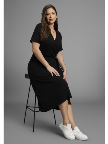 Laura Scott Midikleid in schwarz