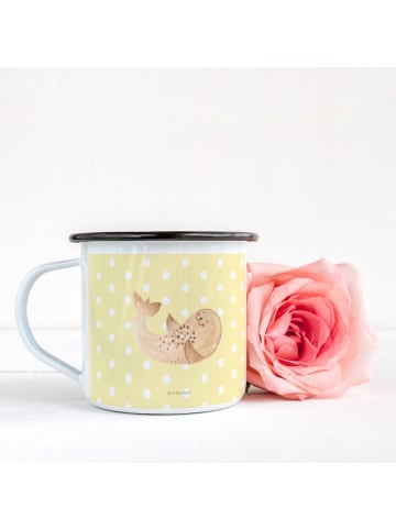 Mr. & Mrs. Panda XL Emaille Tasse Robbe Liegen ohne Spruch in Gelb Pastell