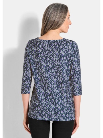 GOLDNER Kurzgröße:  Halbarm Viskoseshirt im Allover-Design in lila / gemustert