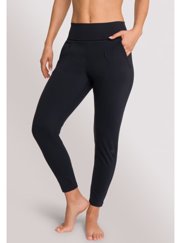 OCEANSAPART Jogger Ginger in Black