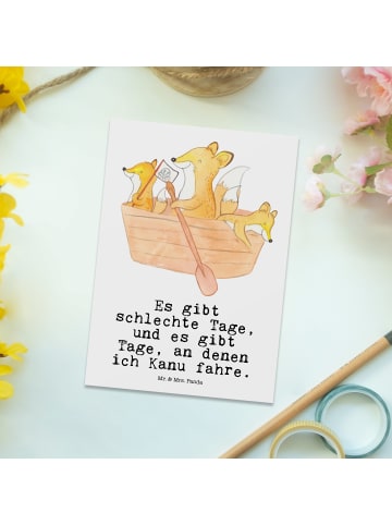 Mr. & Mrs. Panda Postkarte Fuchs Kanufahren mit Spruch in Weiß