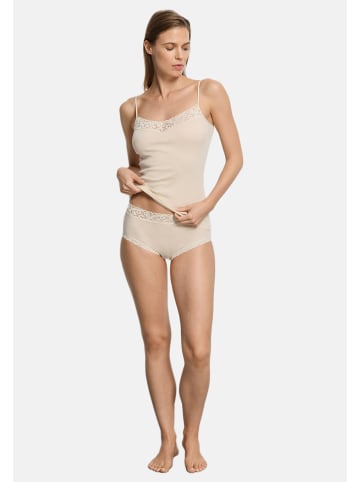 Hanro Spaghetti Top Moments in Summer sand