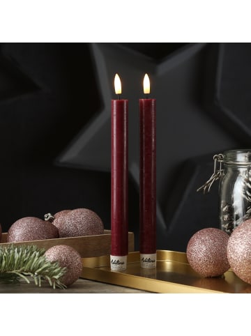 Adilina 2x LED Stabkerzen LINA Rustik-Optik Echtwachs H: 24cm in dunkelrot