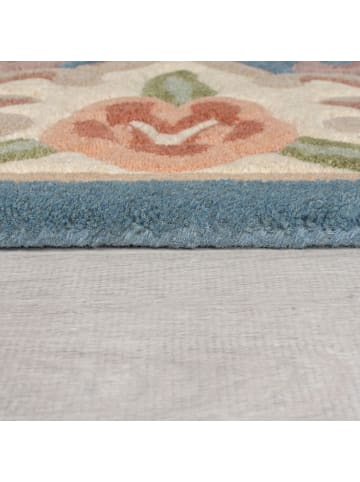 KADIMA DESIGN Traditioneller Wollteppich mit handgeschnitzten Details in Blau-Beige