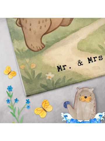 Mr. & Mrs. Panda Gästehandtuch Bär Bergsteigen Design ohne Spruch in Weiß