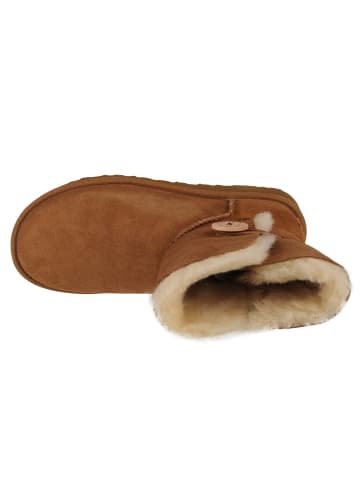 UGG UGG Bailey Button II in Braun