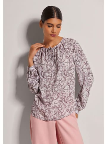 MADELEINE Rundhals-Bluse mit Paisley-Druck in wollweiß / blassrosa / rubinrot