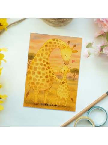 Mr. & Mrs. Panda Postkarte Giraffe Kind Design ohne Spruch in Weiß
