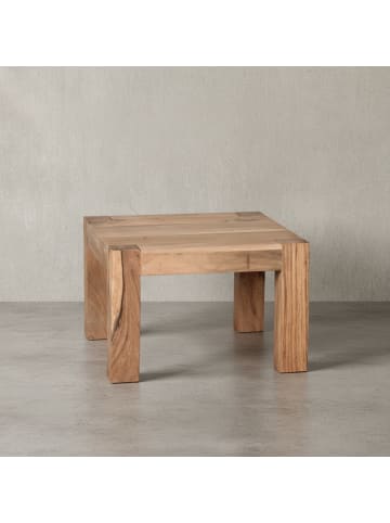 KADIMA DESIGN Rustikaler Couchtisch NAKO: Akazienholz, quadratisch, pflegeleicht in Beige