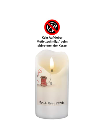 Mr. & Mrs. Panda Weihnachtskerze Einhorn Näherin Design mit Spruch in Weiß