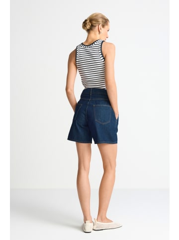 Rich & Royal Shorts in marine