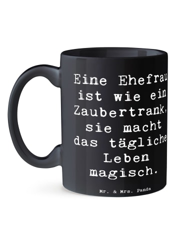 Mr. & Mrs. Panda Kaffeebecher Spruch Magische Ehefrau mit Spruch in Schwarz