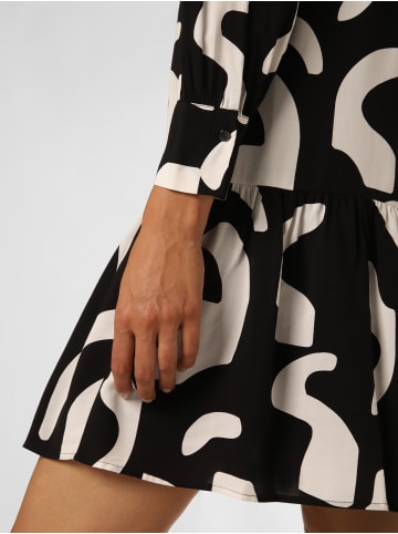 comma comma in schwarz weiß - 0001