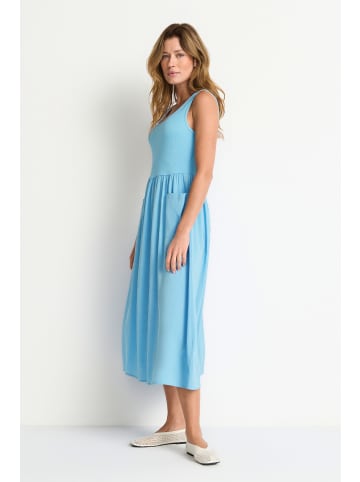 Rich & Royal Midikleid in hellblau - 0001