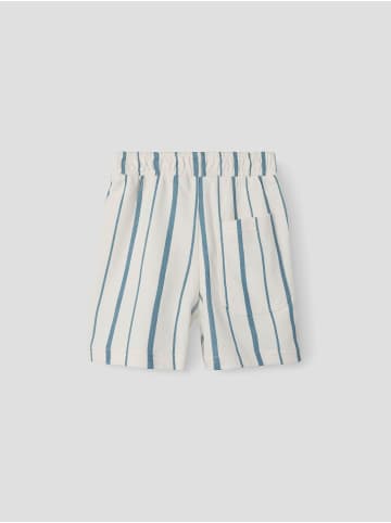 name it Shorts in White Alyssum