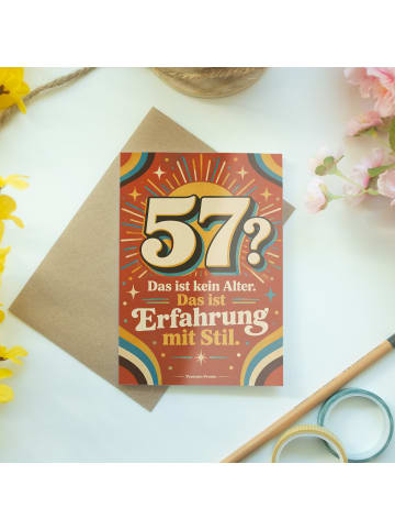 Geburtstagskarte 57. Geburtstag Zahl fröhlich D... in Weiß