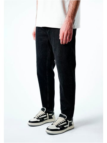 2Y Premium Relaxed Fit in black