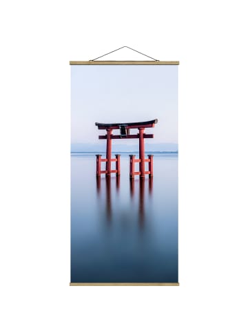 WALLART Stoffbild mit Posterleisten - Torii im Wasser in Blau