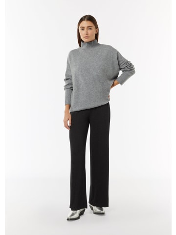 comma CI Hose lang in Schwarz