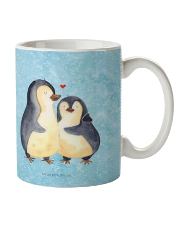 Mr. & Mrs. Panda Kindertasse Pinguin umarmen ohne Spruch in Eisblau