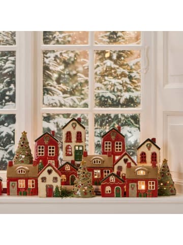 IB Laursen Lichthaus STILLENAT Weiß mit Roter Tür und Tannenbaum 14 cm