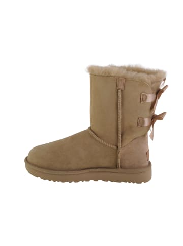 UGG UGG Bailey Bow II in Beige