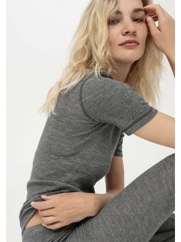 Hessnatur Halbarm-Funktionsshirt in anthrazit
