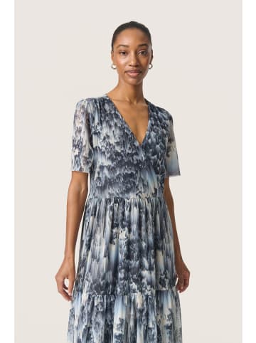 Soaked in Luxury Jerseykleid SLAldora Feminine Form in Dark Navy Landscape Print