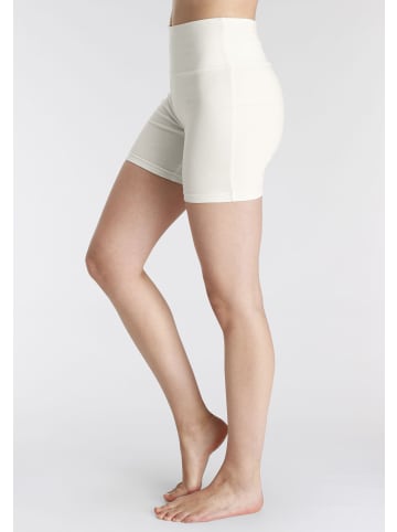 LASCANA Shorts in cream weiß