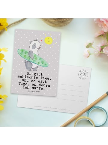 Mr. & Mrs. Panda Ansichtskarte Panda Surfen mit Spruch in Grau Pastell