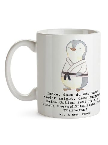Mr. & Mrs. Panda Kaffeebecher Unerschütterliche Judo Trainerin m... in Weiß
