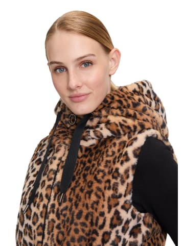 Betty Barclay Weste in camel braun - 0001