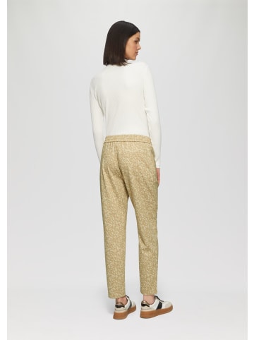 s.Oliver Hose in 84A2_sandstein