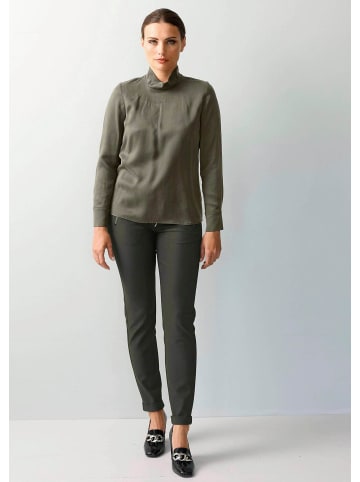 Alba Moda Satinbluse mit Stehkragen in oliv