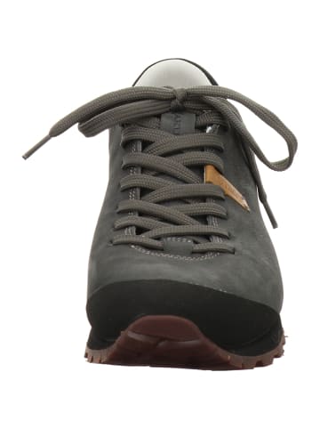 AKU Wanderschuh in grau
