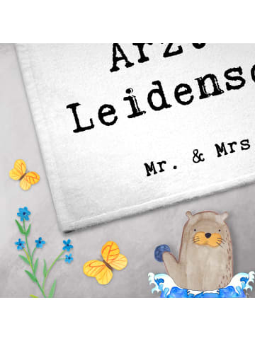 Mr. & Mrs. Panda Gäste Handtuch Arzt Leidenschaft mit Spruch in Weiß