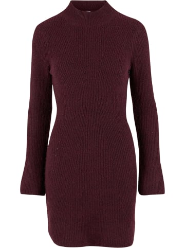 Noisy may Kleider in windsor wine