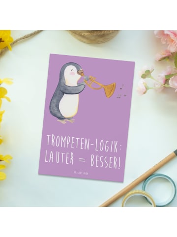 Mr. & Mrs. Panda Postkarte Trompeten Weisheit mit Spruch in Lavendeltraum