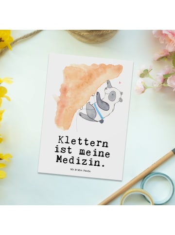 Mr. & Mrs. Panda Grußkarte Panda Klettern mit Spruch in Weiß