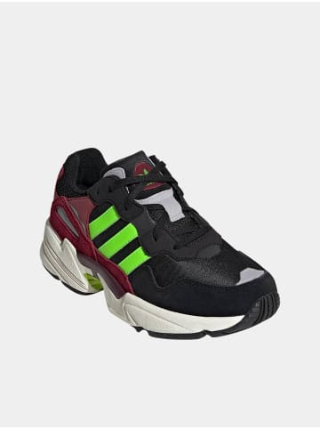 adidas Turnschuhe in core black/solar green