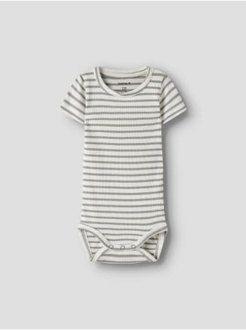 name it Kurzarmbody NBNBANI S/S BODY in shadow