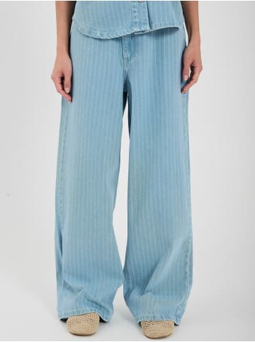 Norr Jeans Hannali in Light blue stripe