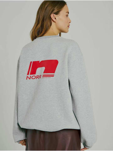 Norr Pullover Daphine in Light grey w. red print