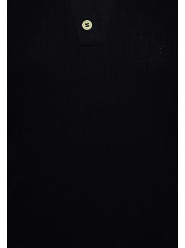 Fumo Women T-Shirt in Black