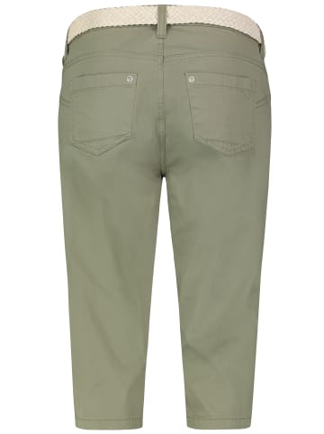 Sublevel Feine Chino Capri Hose mit geflochtenem Gürtel in Grün-2