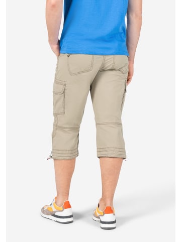 Timezone Cargo Bermuda Shorts mit Gürtel und Design Taschen in Beige