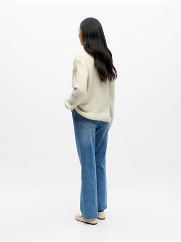 Object Jumper in White Sand