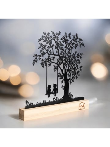UNUS Aufsteller Baum mit Kindern auf einer Schaukel in Schwarz