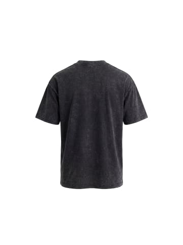 PLUMDALE Men T-Shirt in BLACK